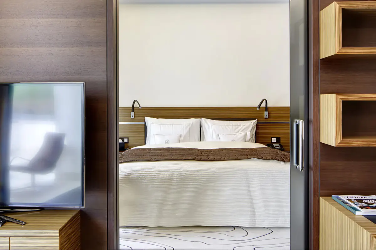 Modern bedroom with beige bedding and warm wood tones