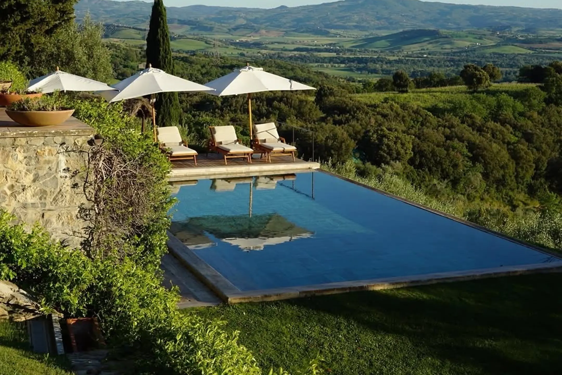 A hilltop pool over the Tuscan countryside
