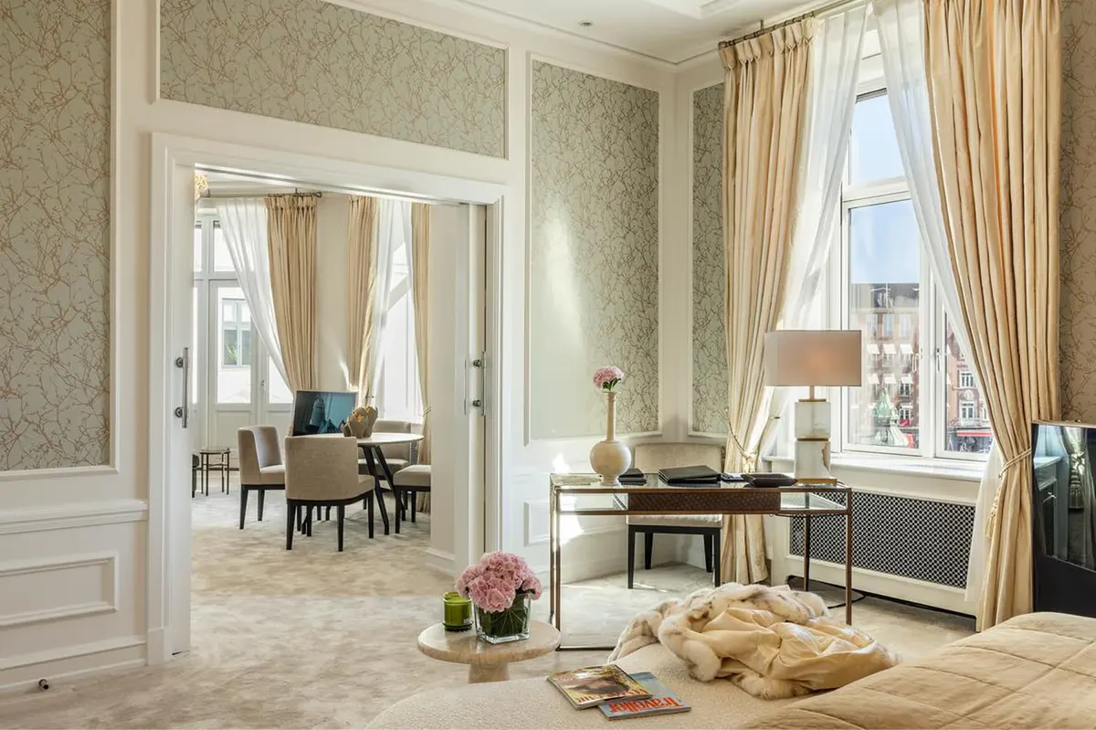 Anteroom opening onto dressing table with vanity mirror and seating