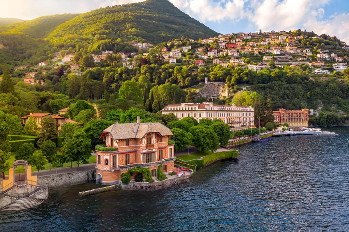 Palazzo with floating pool platform moored in the lake