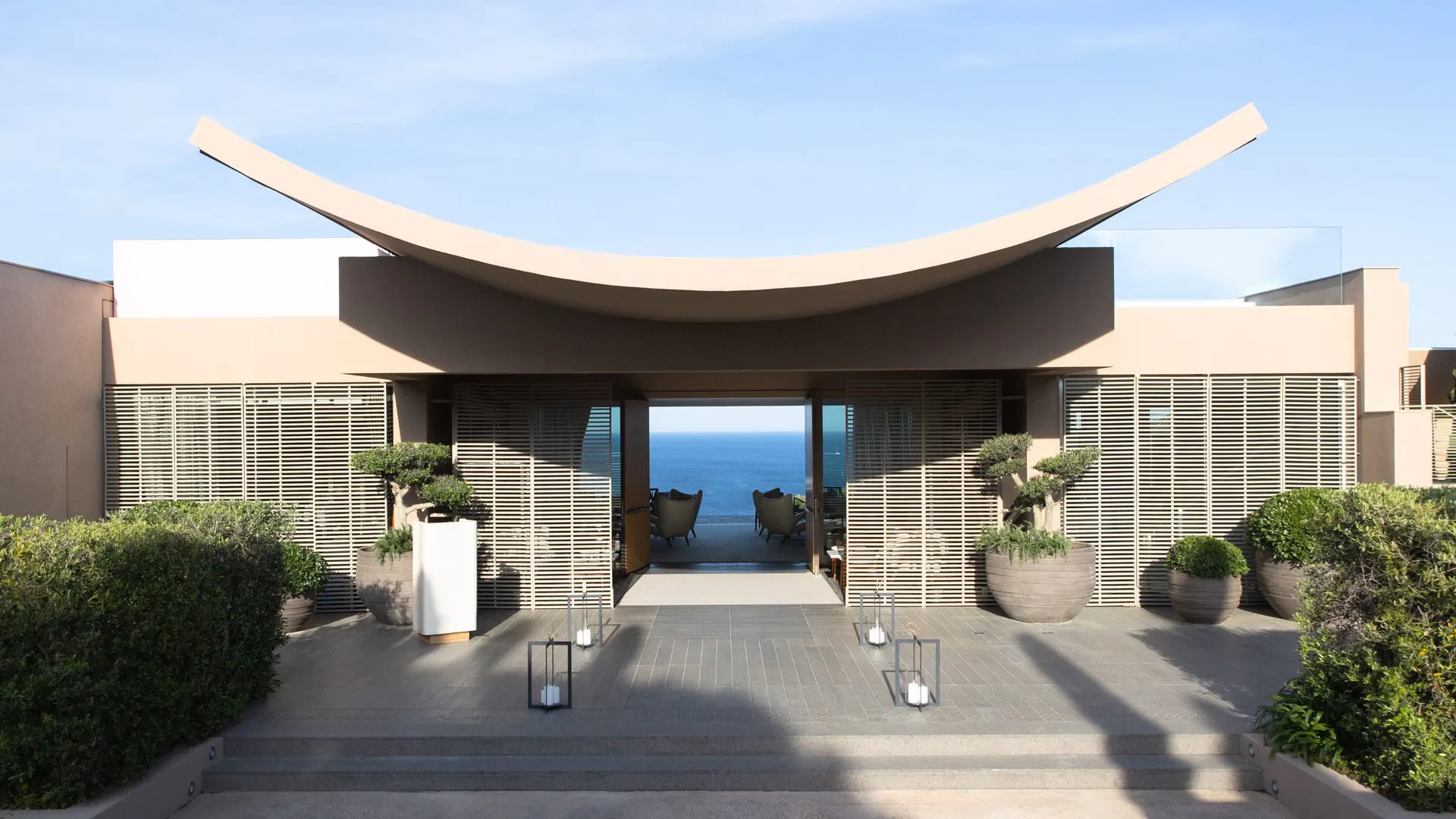 A curved clifftop villa opening onto the Mediterranean on the Côte d’Azur