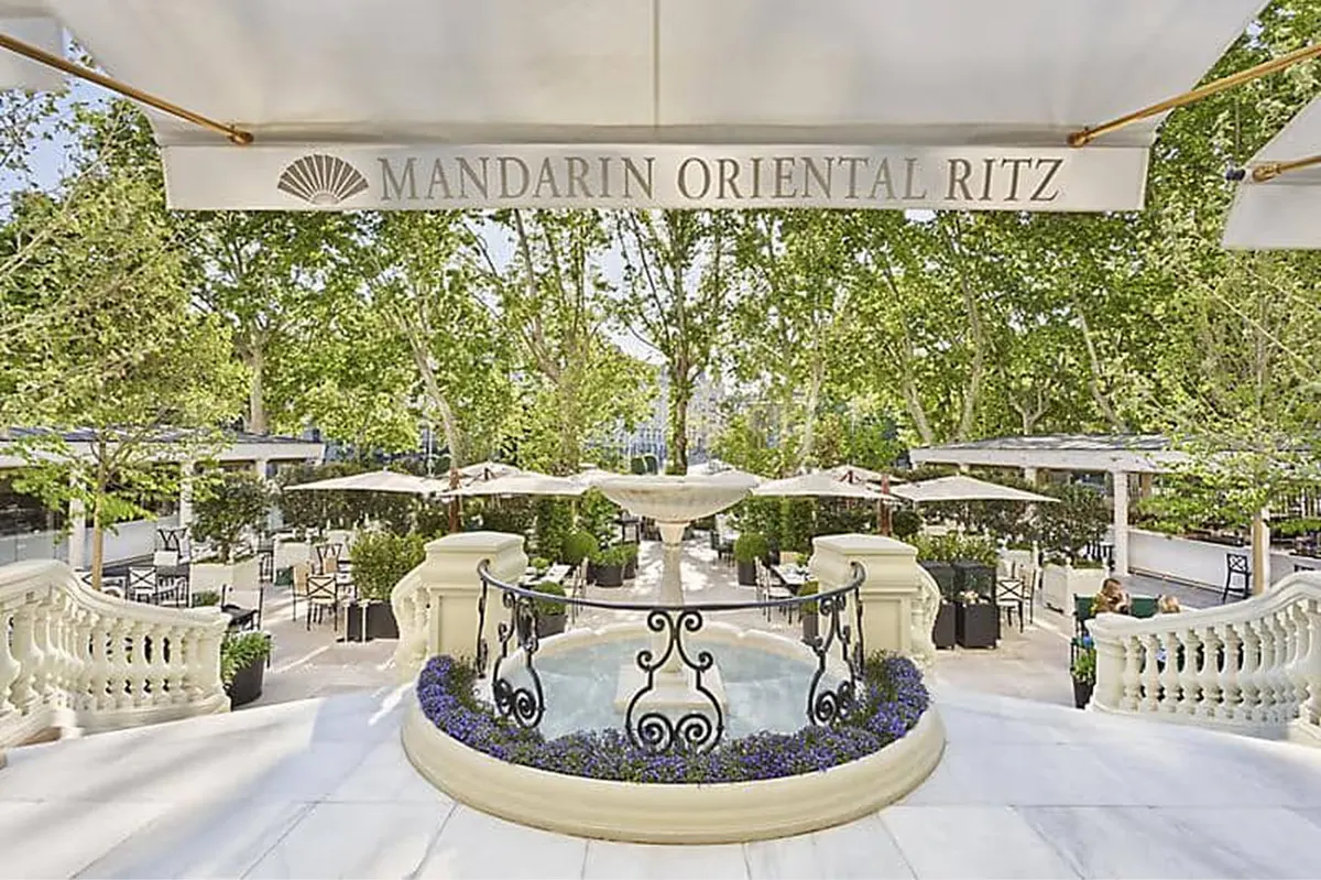 Terraced courtyard with cream furniture and circular fountain