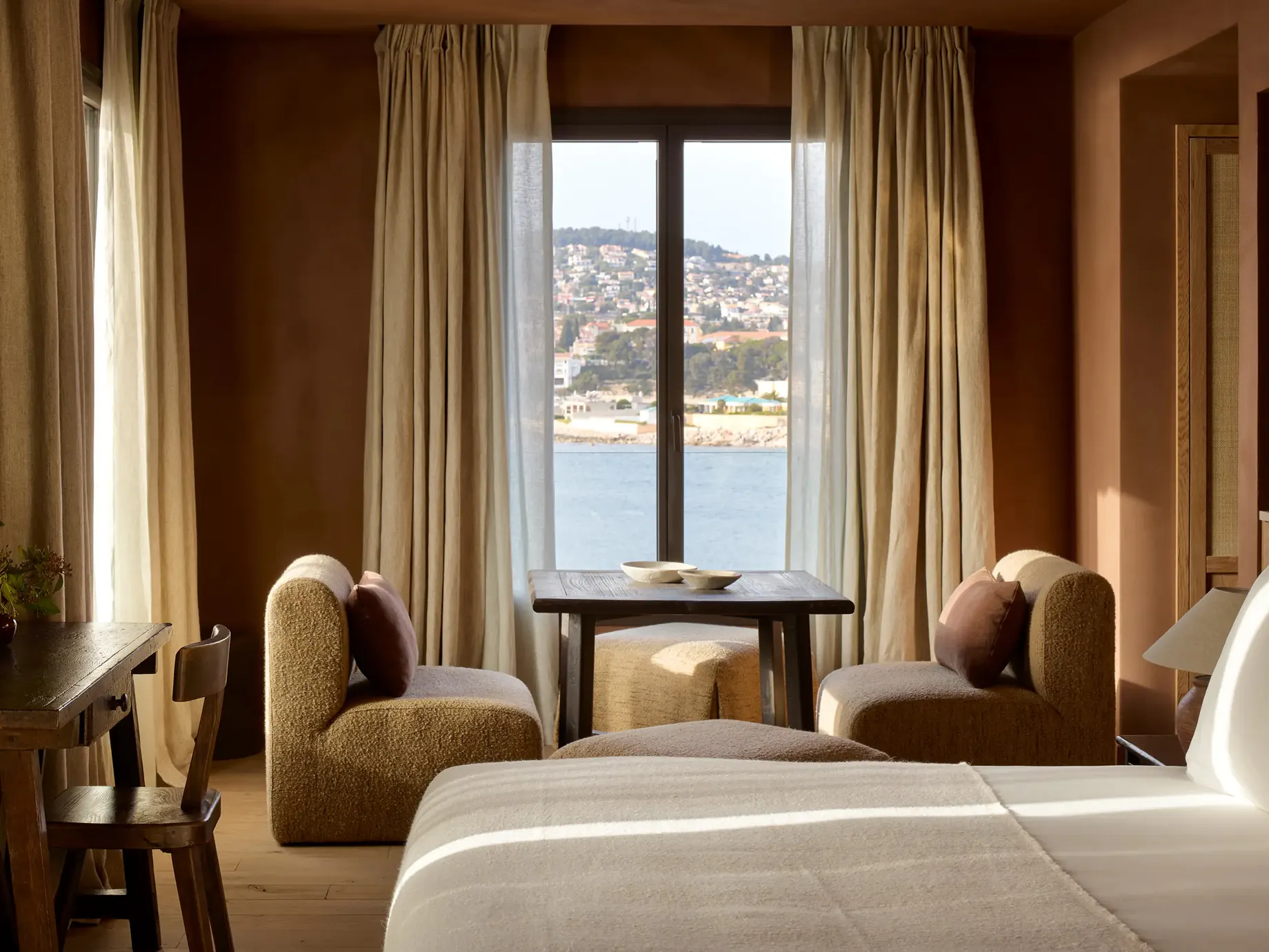 A suite at Zannier Île de Bendor overlooking the sea