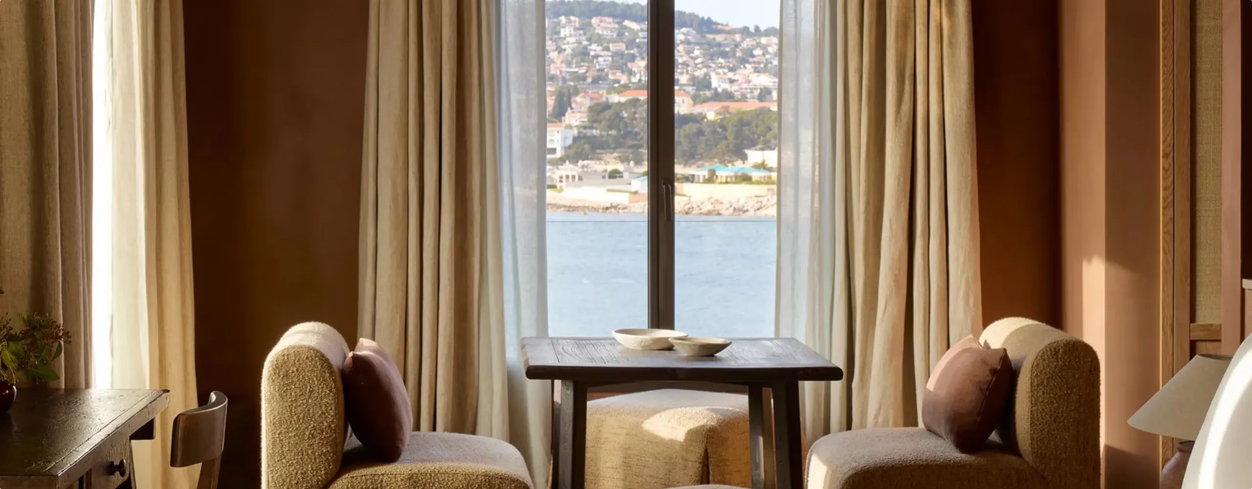 A suite at Zannier Île de Bendor overlooking the sea
