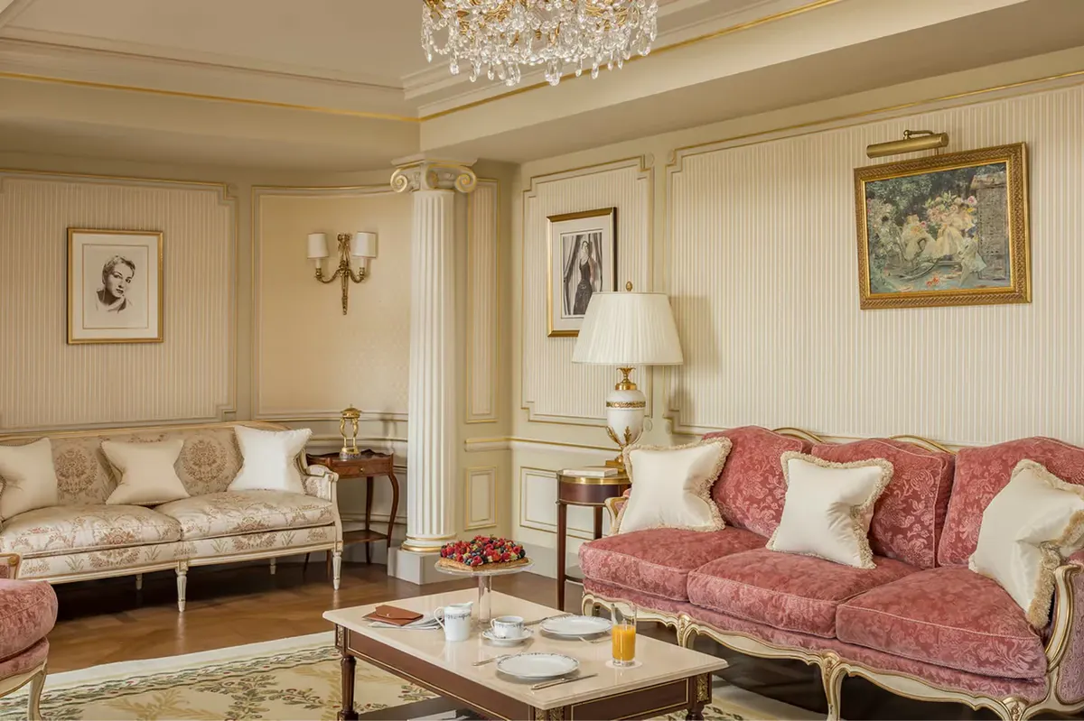 A suite in cream and rose tones with gilt furnishings and classical architectural moldings